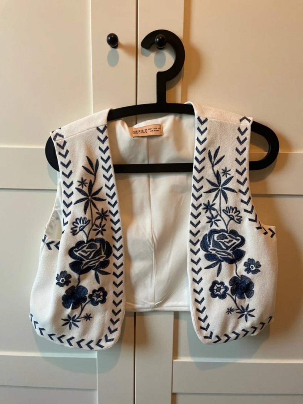White Blue Floral Embroidered Cropped Vest Size S